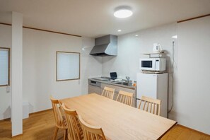 Standard Villa, Garden View | Dining