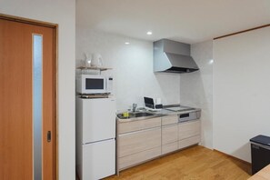 Fridge, microwave, cookware/dishes/utensils - Haku (Miyazu)