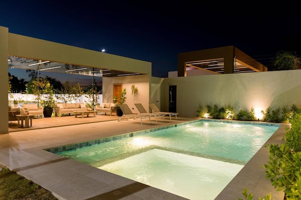 Outdoor pool - Mountain and Pool Modern Apartment (Santiago de los Caballeros)