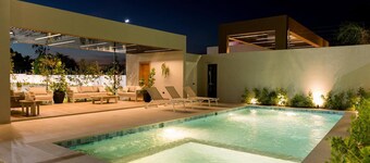 Mountain and Pool Modern Apartment