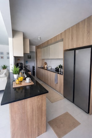 Apartment, 3 Bedrooms, Smoking, Balcony | Bahagian dalam