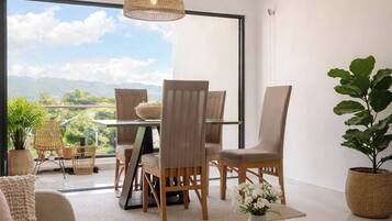 Apartment, 3 Bedrooms, Smoking, Balcony | Dining room