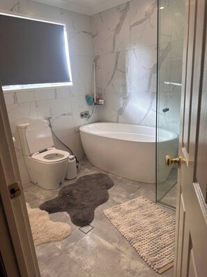 Room, 1 Bedroom, Balcony | Bathroom - Room-welcome to Our Cozy Home - Female G (Sydney)