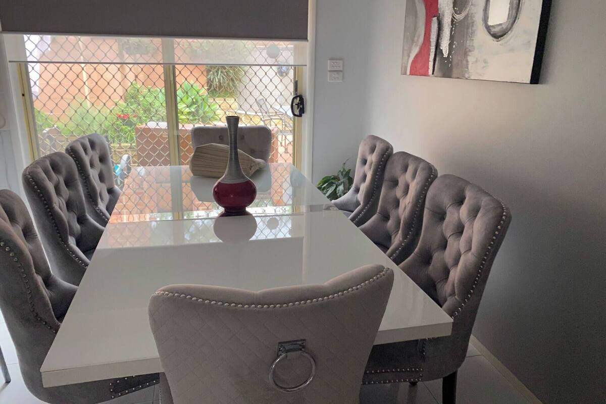 Room, 1 Bedroom, Balcony | Dining