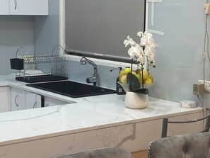 Private kitchen - Room-welcome to Our Cozy Home - Female G (Sydney)
