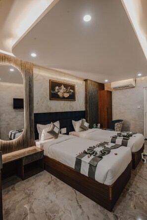 Deluxe-Doppelzimmer, Stadtblick | Schreibtisch, kostenloses WLAN