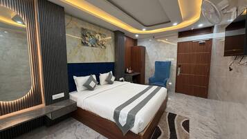 Superior Double Room, City View | Desk, free WiFi