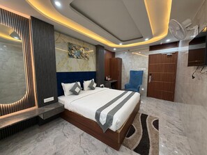 Desk, free WiFi - Hotel Shashi Grand Jamui (Jamui)
