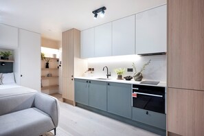 Iron/ironing board, Internet - Elegant Studio by Kensington Gardens (London)