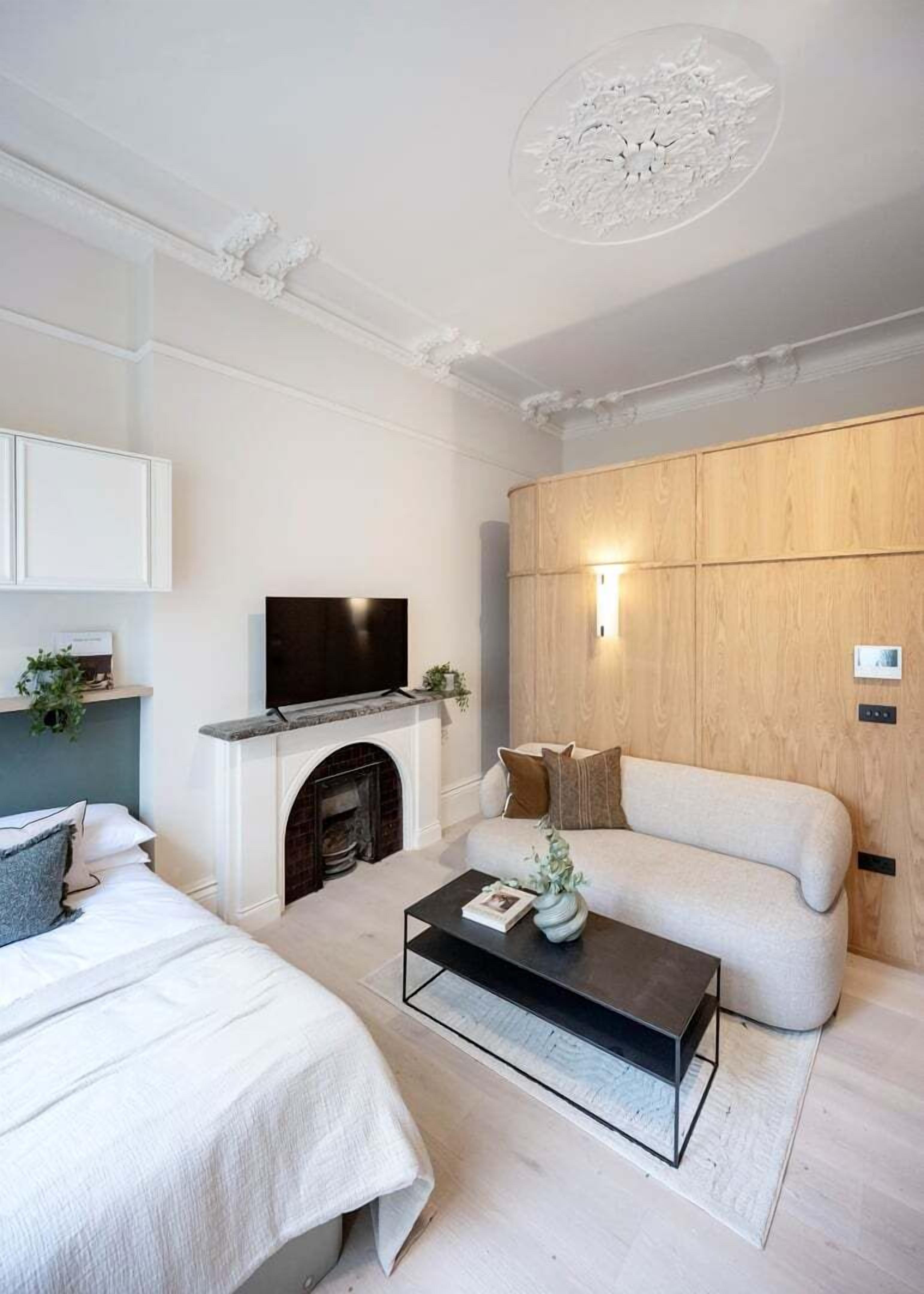 Tabla de planchar con plancha y internet 