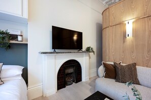TV - Cosy Studio Near Kensington Gardens (London)