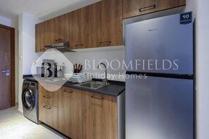 Apartment, Balcony, Garden View | Private kitchen - Bloomfileds Fabiouluxe Stu In Oasis (Abu Dhabi)