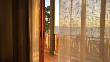 Tremannsrom – executive, balkong, bakgårdsutsikt | Innvendig