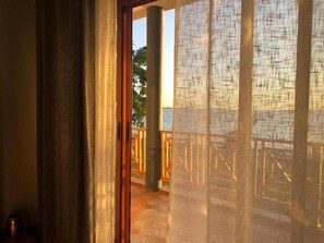 Executive Triple Room, Balcony, Courtyard View | Interior - sundiata beach resort (WAKISO)