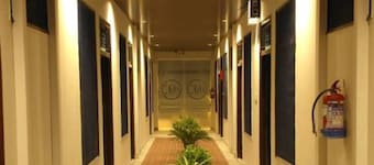 호텔 문라이트, 메루트