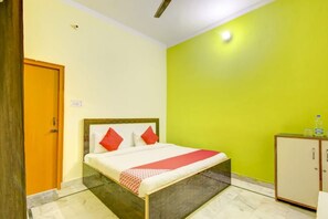 Desk, free WiFi - Hotel Moonlight meerut (Meerut)