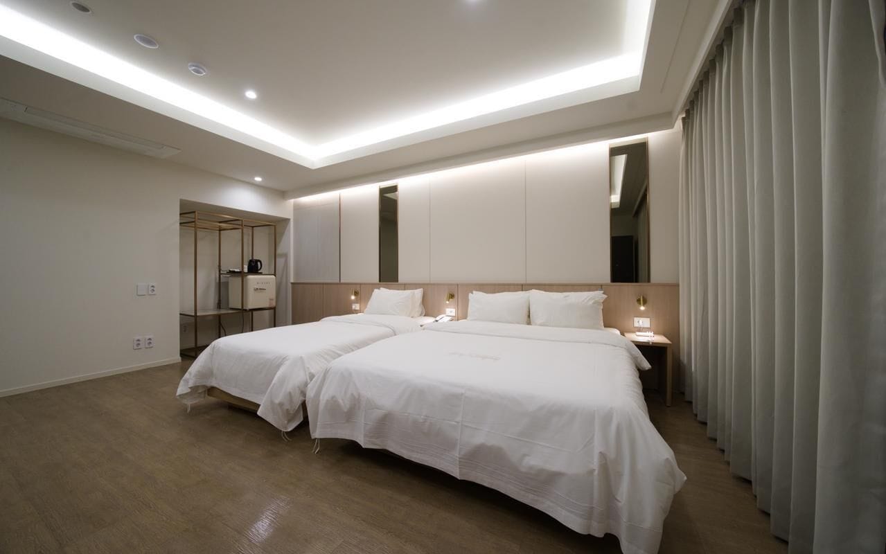 Premium Twin Room | Free WiFi