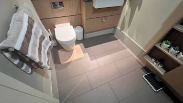 Room, 1 Bedroom, Smoking | Bathroom