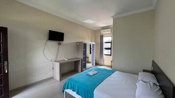 Habitación doble estándar, vista al jardín | Wifi gratis