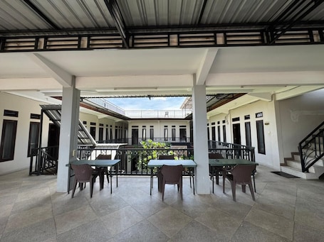 Outdoor dining. Mater Dei Homestay