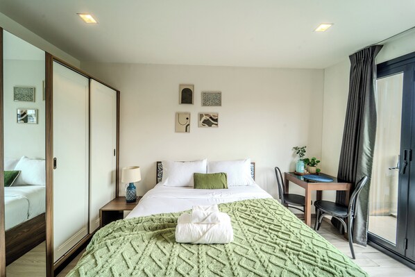 Iron/ironing board, WiFi, bed sheets