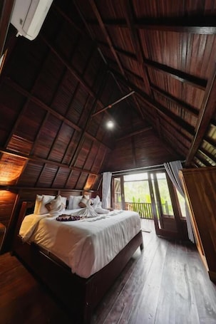 Double Room, Balcony, Courtyard View. Kelingking Terrace Cottage