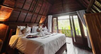 Kelingking Terrace Cottage