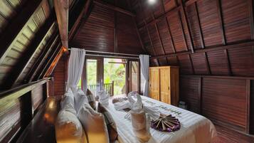 Kamar Double, balkon, pemandangan halaman | Pemandangan dari kamar