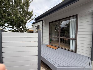 Terrace/patio - Newly renovated 2 bedroom retreat in walkable area to local winerys (Napier)
