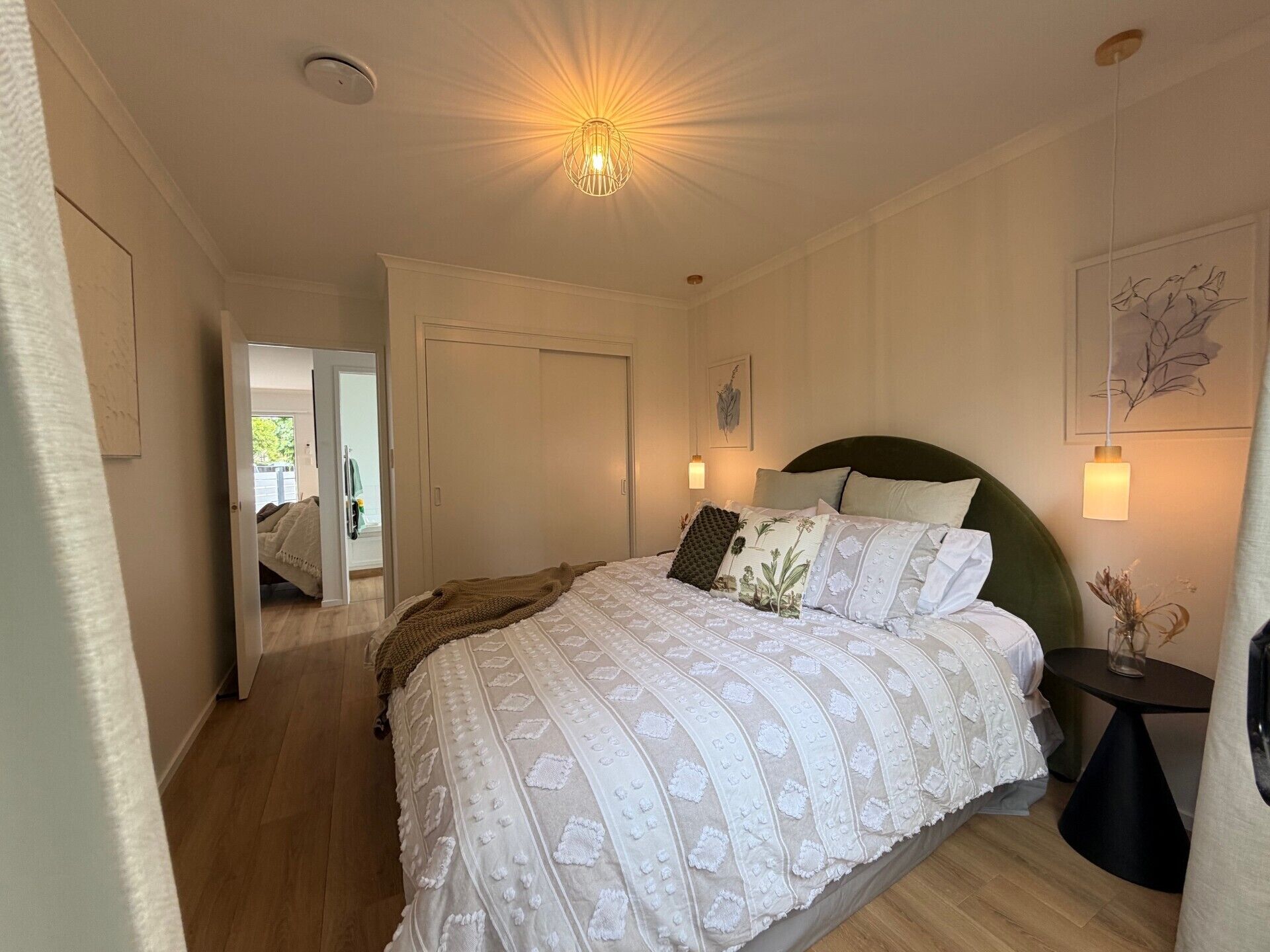 Iron/ironing board, WiFi, bed sheets