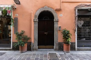 Front of property - Blue Diamond Suite (Como)