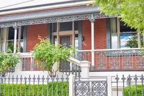 Exterior detail - Queen on Charles 4BR Large Luxury Home (Launceston)