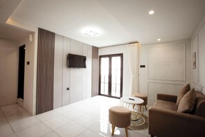 Comfort Cabin, Balcony, Mountain View | Living area - Lovia Villa Dieng (Kejajar)