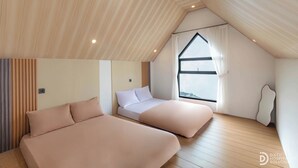 Comfort Cabin, Balcony, Mountain View | WiFi (free), bed sheets - Lovia Villa Dieng (Kejajar)