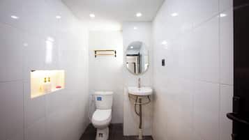 Comfort Cabin, Balcony, Mountain View | Bathroom