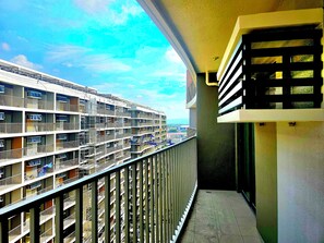 Property grounds - MG Serenity Suite / 2-bedroom condo with Balcony (Taguig)