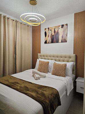 2 bedrooms, iron/ironing board, WiFi, bed sheets - MG Serenity Suite / 2-bedroom condo with Balcony (Taguig)