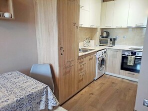 Micro-ondes, four, plaque de cuisson