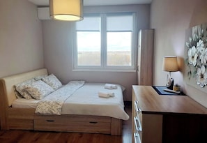Iron/ironing board, internet, bed sheets