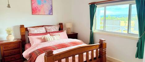 Iron/ironing board, internet, bed sheets