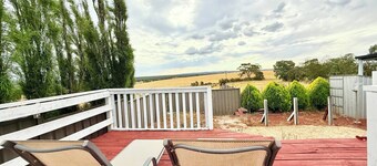 Quiet Farm-Style Retreat with Scenic Views