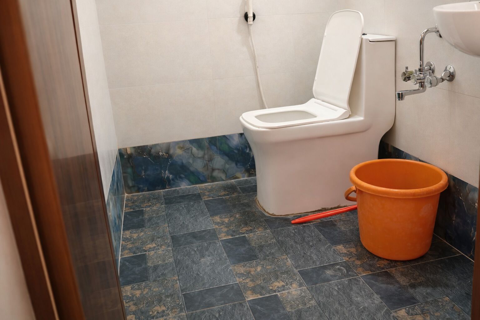 Cottage Standar, pemandangan halaman | Kamar mandi | Handuk dan sabun