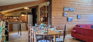 Interior - La Bergerie d'Hélène (Salles-sous-Bois)