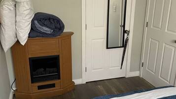 Iron/ironing board, Internet, bed sheets, wheelchair access