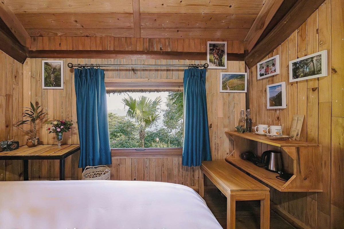 Kahden hengen huone, vuoristonäköala | Yksilöllisesti sisustettu, yksilöllisesti kalustettu, työpöytä
