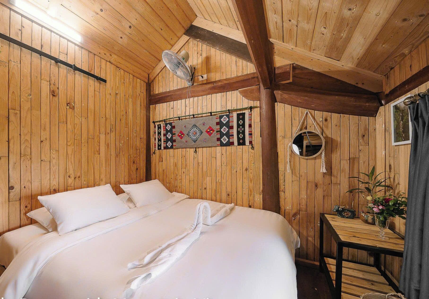 Tweepersoonskamer, uitzicht op bergen | Gratis wifi, beddengoed