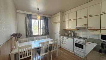 Fridge, microwave, oven, stovetop