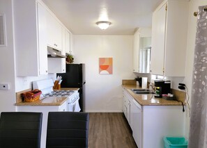 Fridge, oven, stovetop, dishwasher