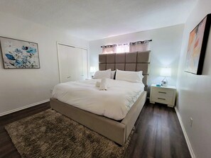 3 habitaciones, tabla de planchar con plancha, wifi y ropa de cama 