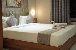 Superior Room | Free WiFi - Hotrel Regency Grand (Shirur)